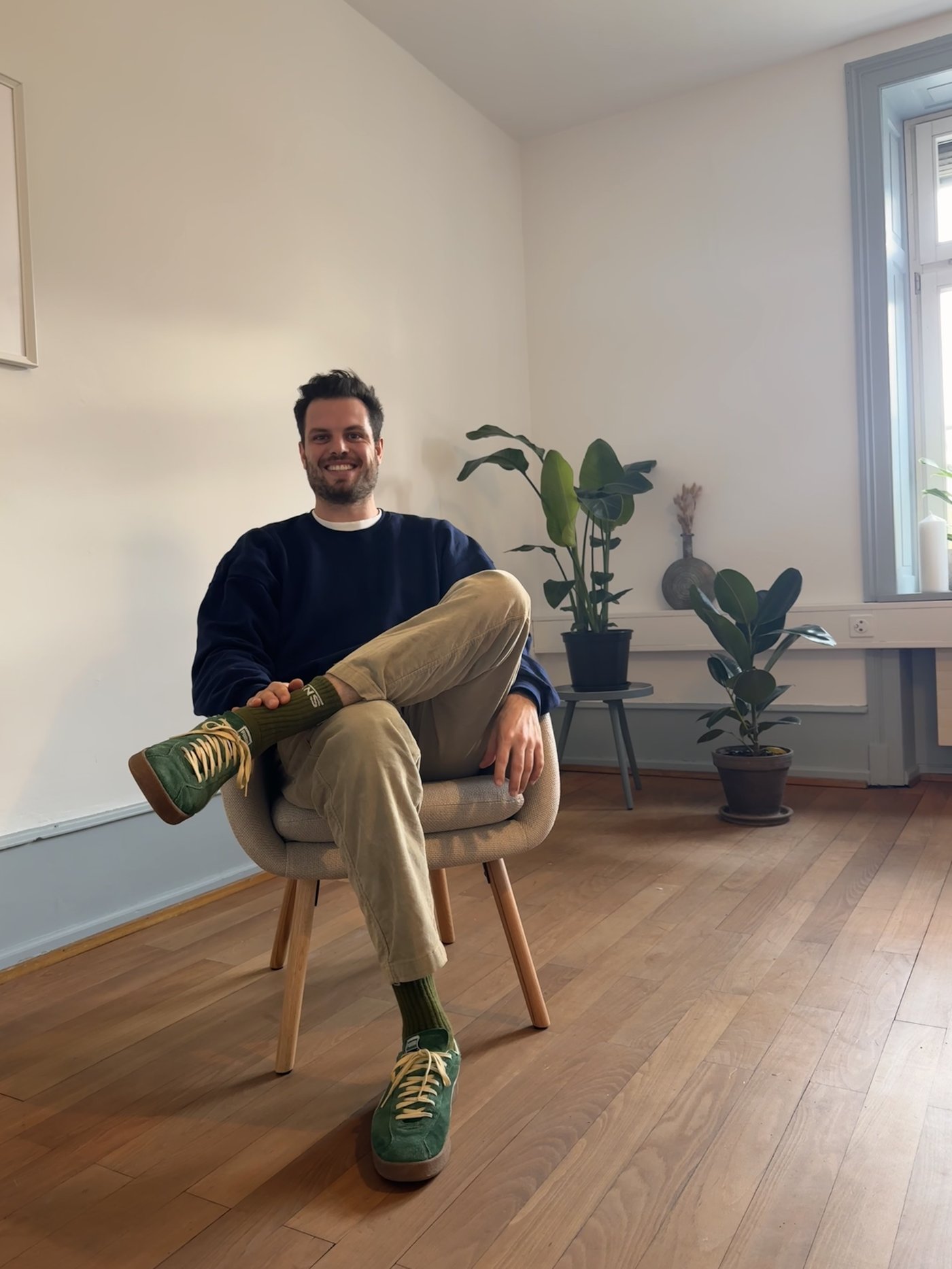 Valentin Lerchi sitzend – entspannt und offen, ide Chraft Winterthur